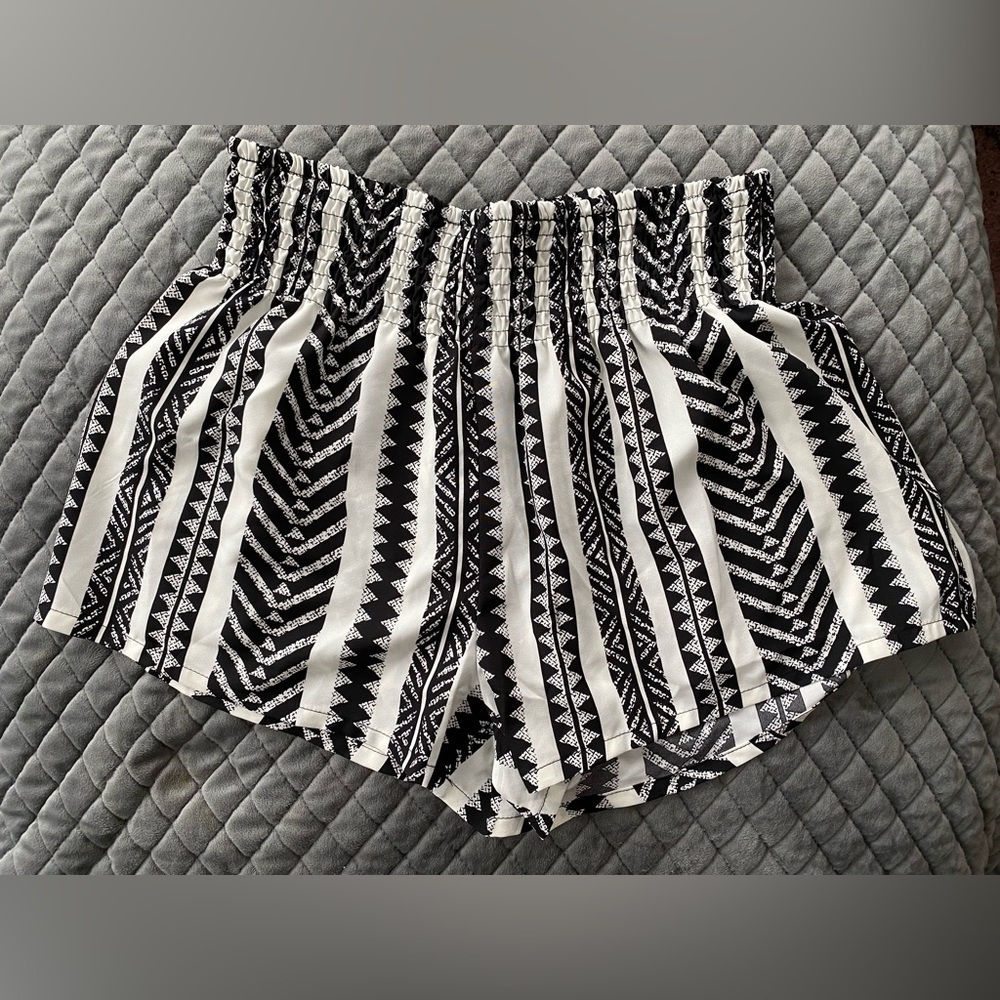 Shein black and white shorts - XL